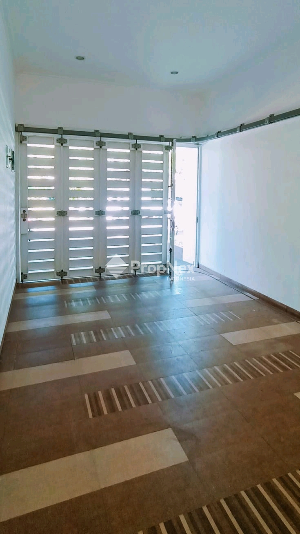 rumah pakuwon city mewah gress siap huni — foto 2