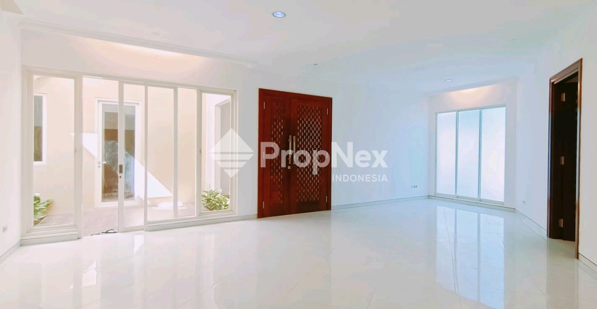 rumah pakuwon city mewah gress siap huni — foto 7