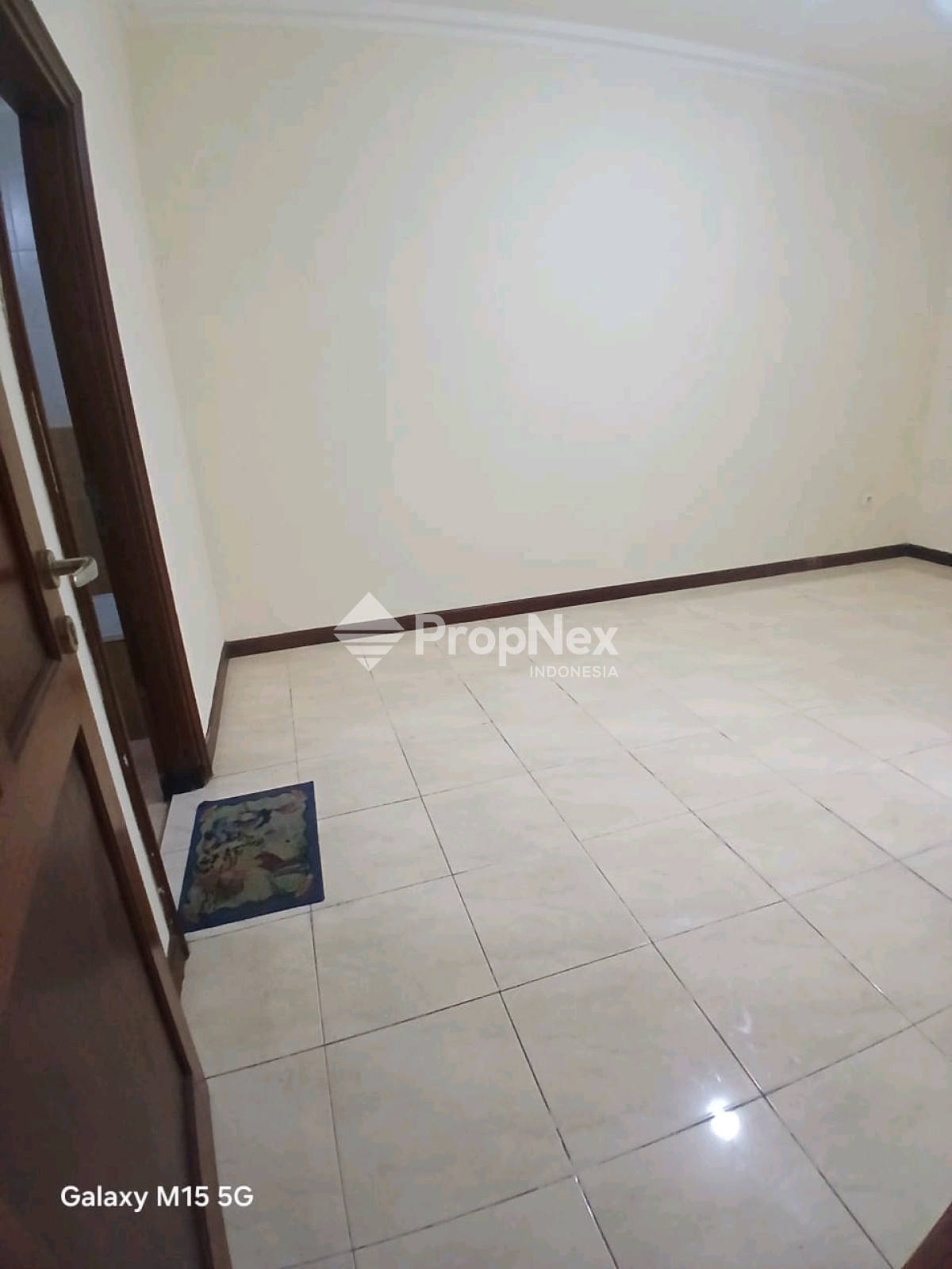 Disewakan Rumah Citraland Utama Cluster Depan Surabaya — foto 3