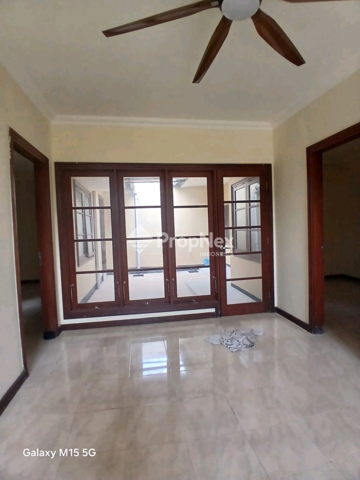 Disewakan Rumah Citraland Utama Cluster Depan Surabaya — foto 6