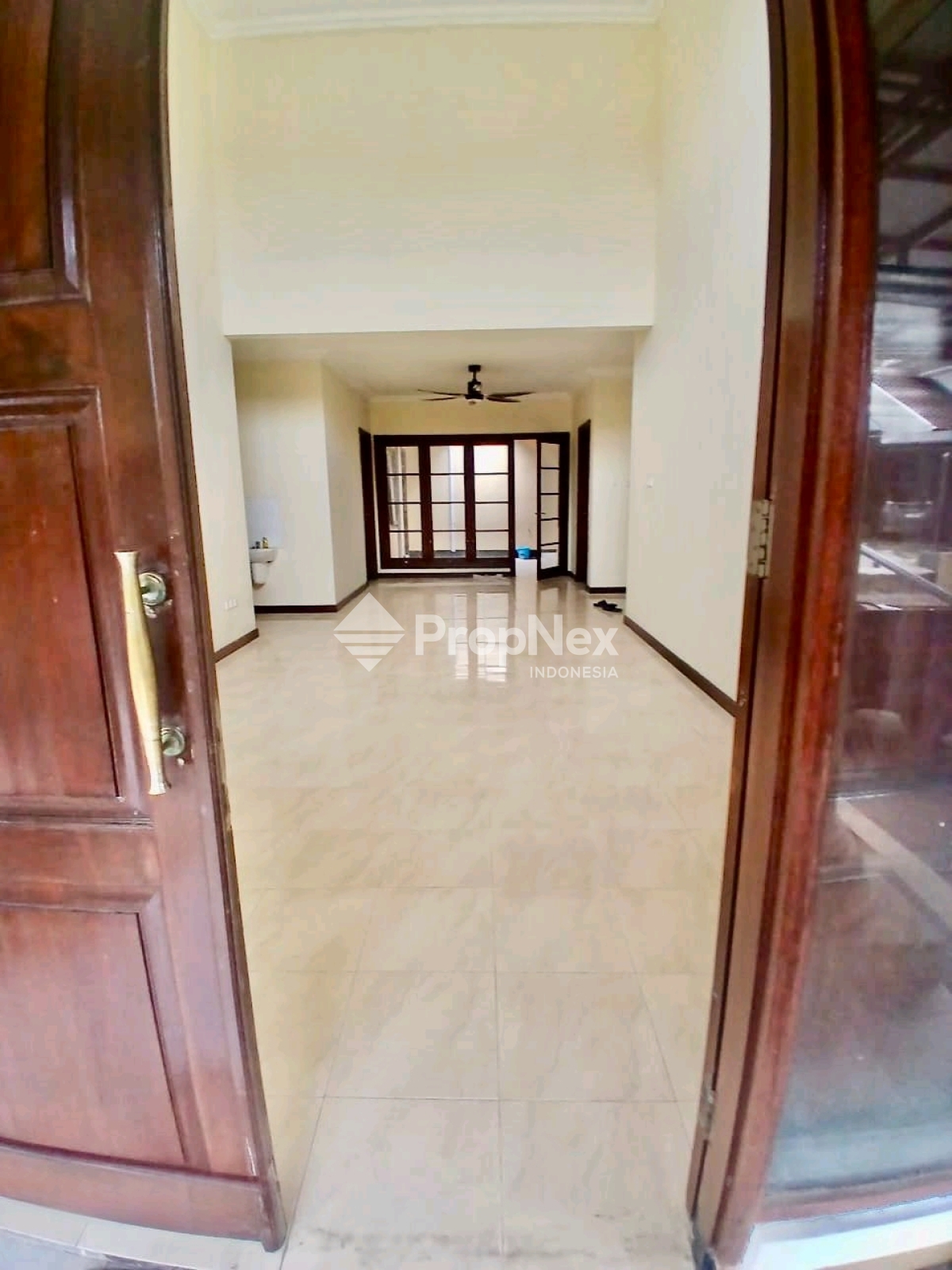 Disewakan Rumah Citraland Utama Cluster Depan Surabaya — foto 7