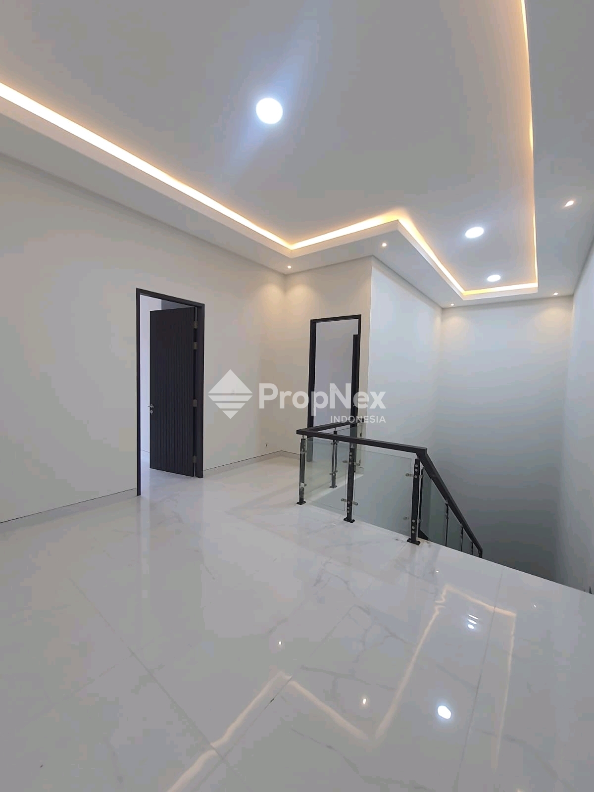 Rumah Mewah Citraland Utama Depan 5KT 6KM Baru — foto 4