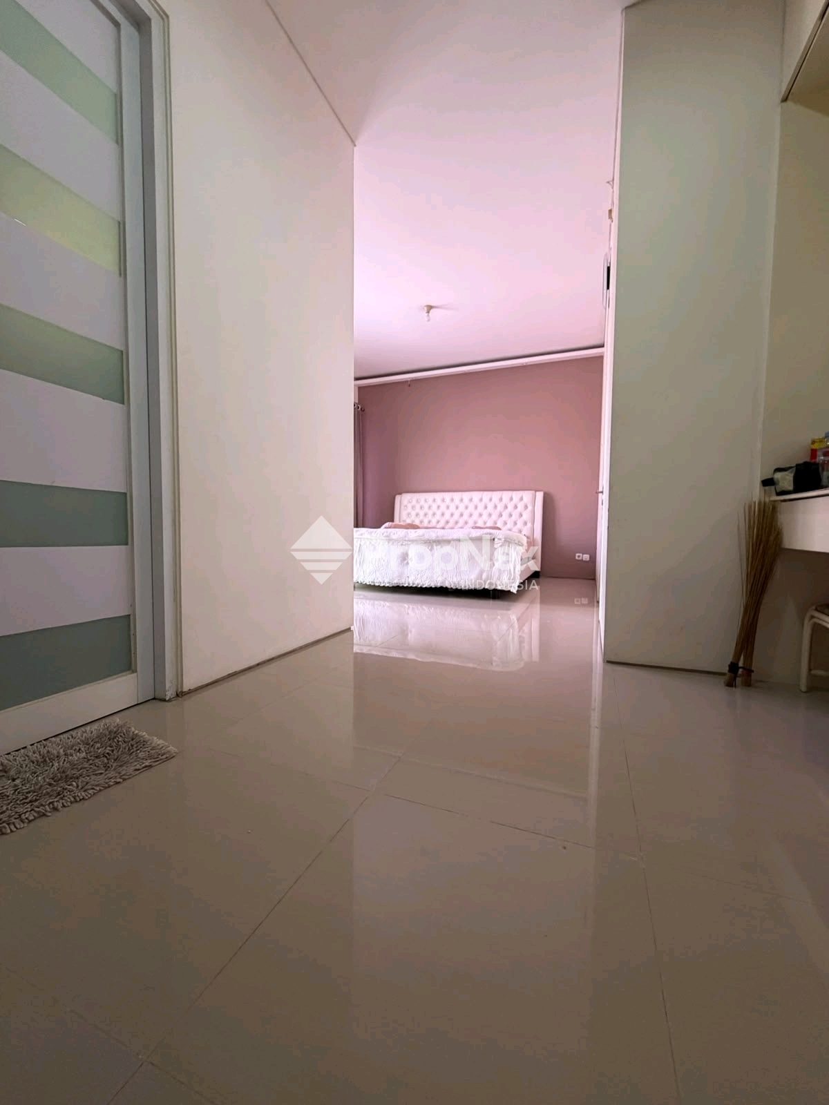 Rumah Mewah 2 Lantai Royal Residence Wiyung Surabaya — foto 4