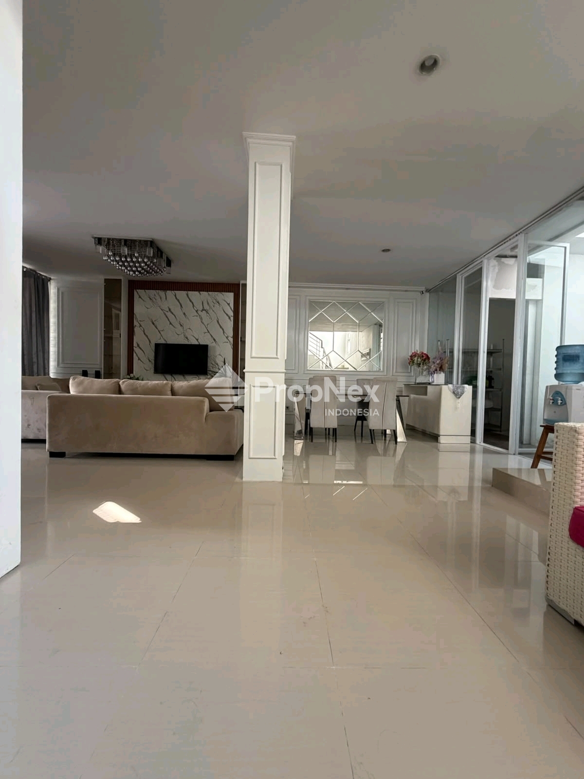Rumah Mewah 2 Lantai Royal Residence Wiyung Surabaya — foto 5