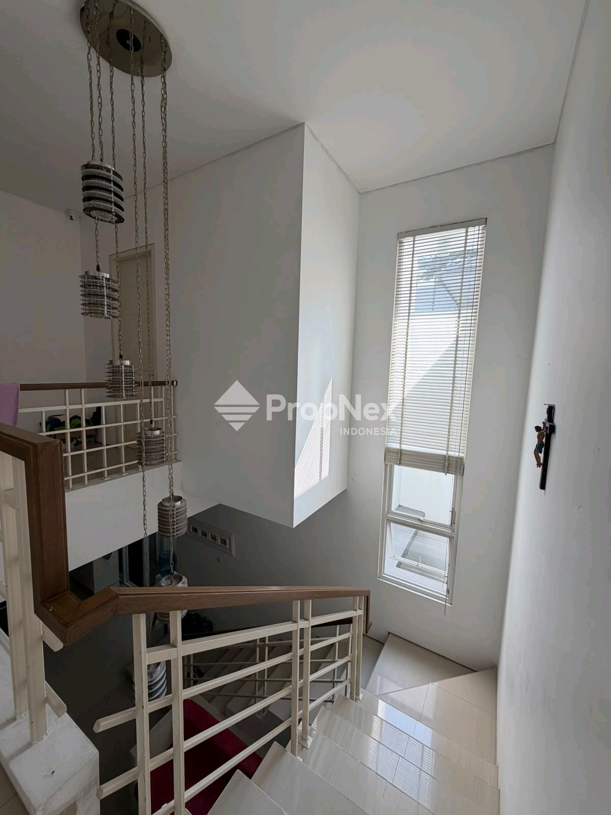 Rumah Mewah 2 Lantai Royal Residence Wiyung Surabaya — foto 8
