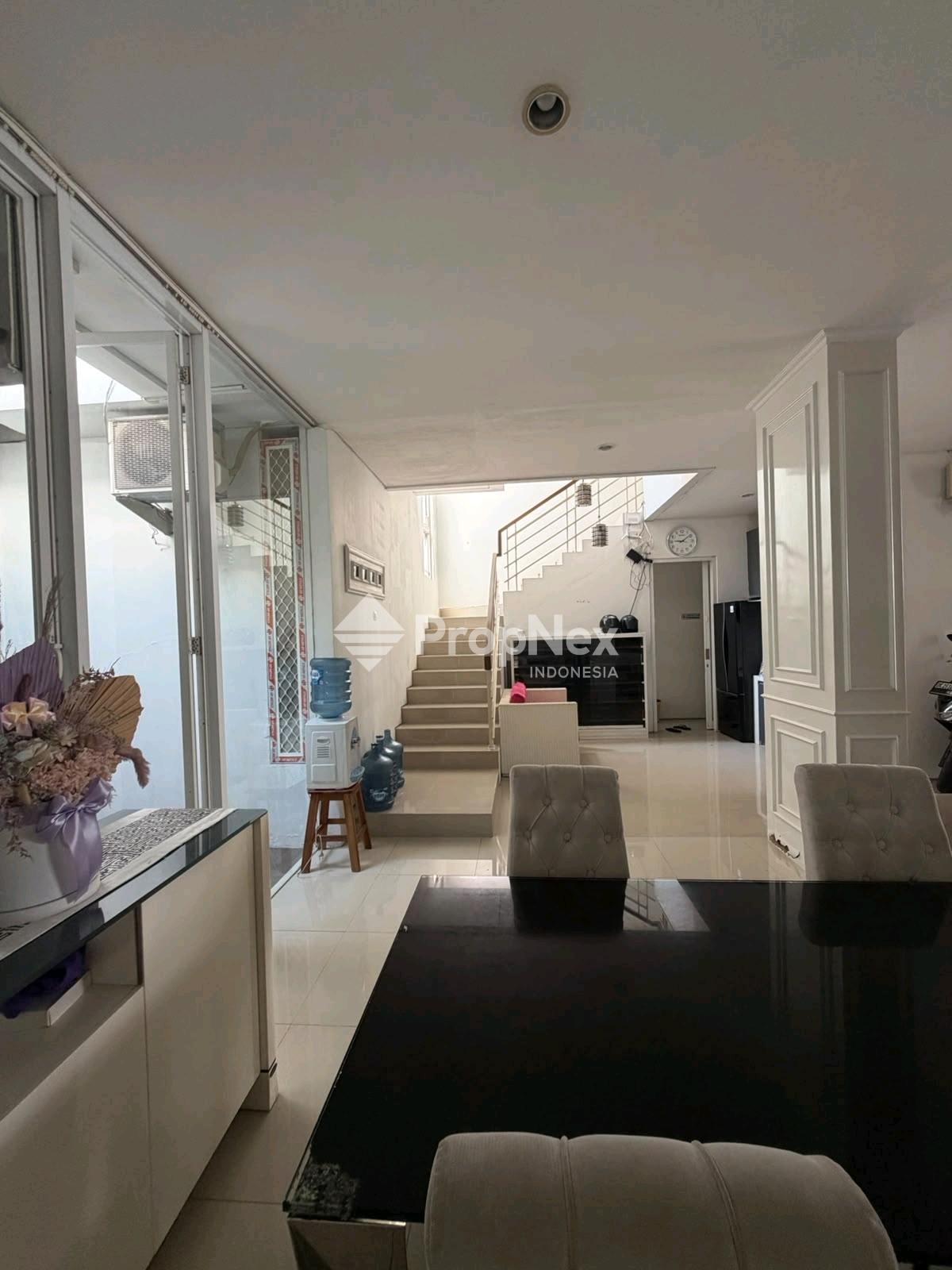 Rumah Mewah 2 Lantai Royal Residence Wiyung Surabaya — foto 10