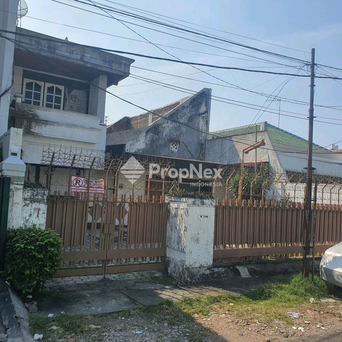 Rumah Tengah Kota Surabaya