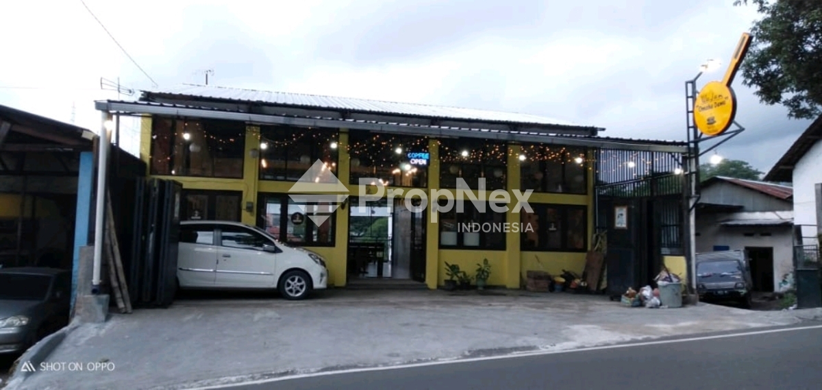 CAFE RESTO di Raya Pandaan TRETES