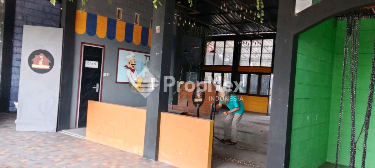 CAFE RESTO di Raya Pandaan TRETES — foto 2