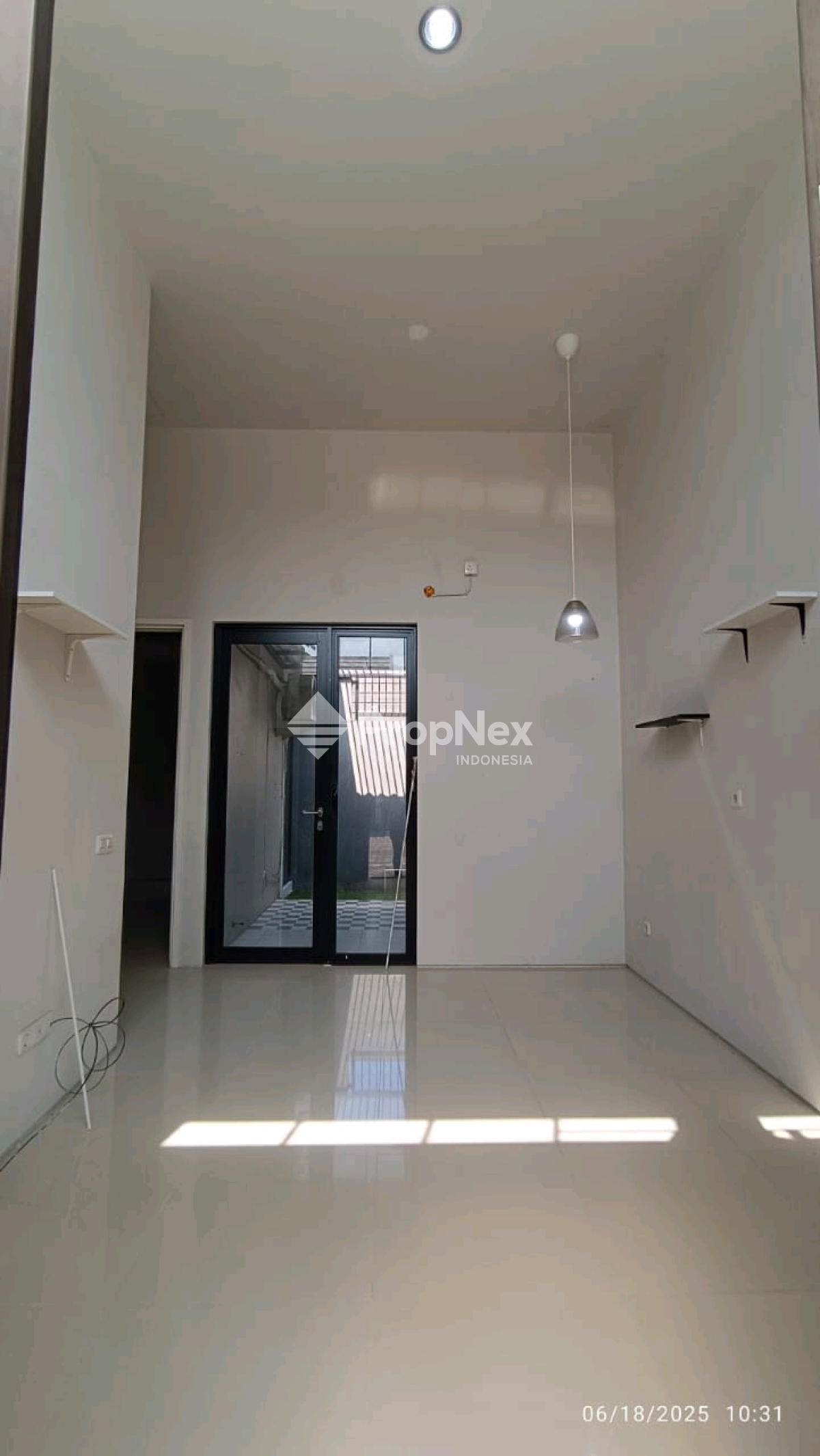 Rumah minimalis bersih siap huni Grand Sunrise Menganti — foto 2