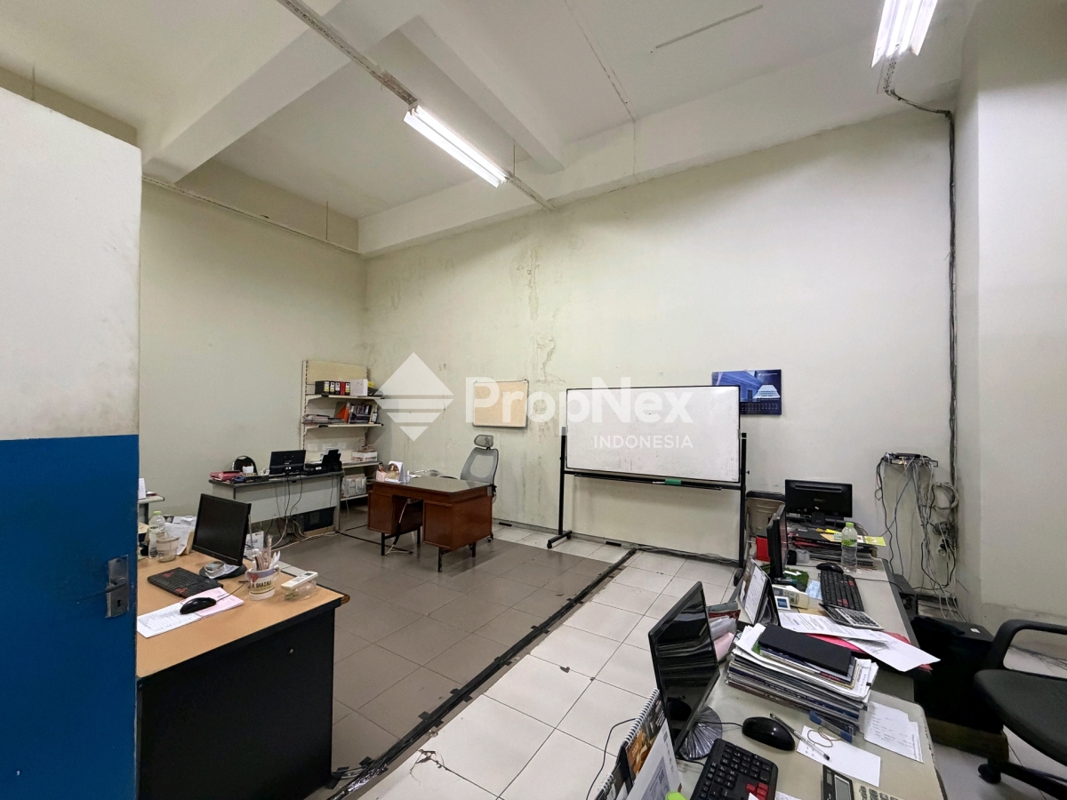 Tanah dan bangunan di jalan besar Gresik — foto 2