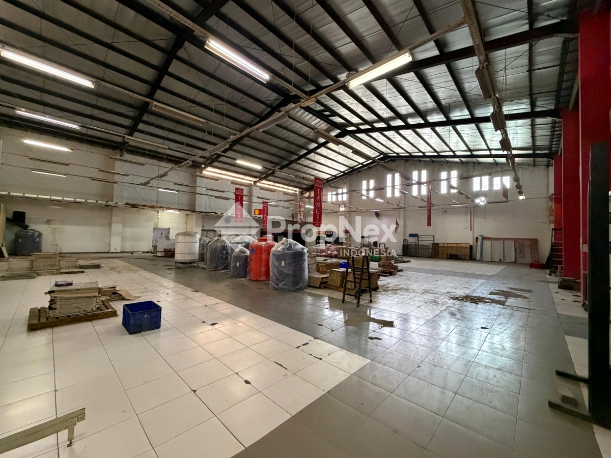 Tanah dan bangunan di jalan besar Gresik — foto 3