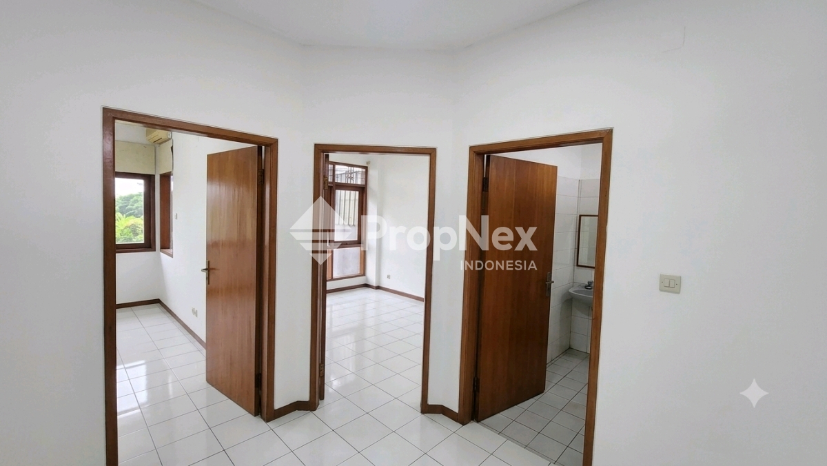 Sewa Ruko Besar di Batununggal — foto 3