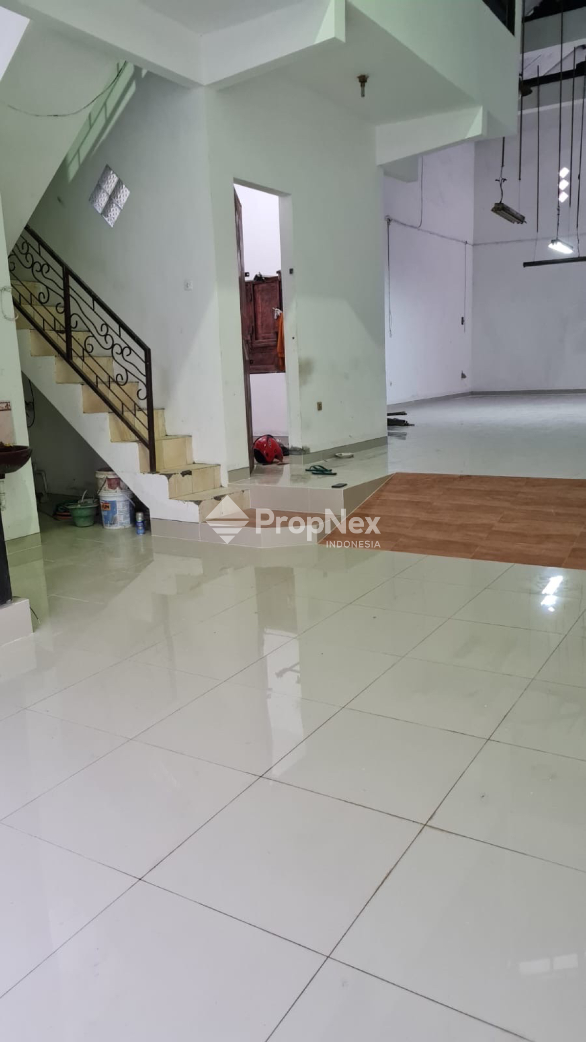 Disewakan Ruko Strategis PB Sudirman Mojokerto — foto 3