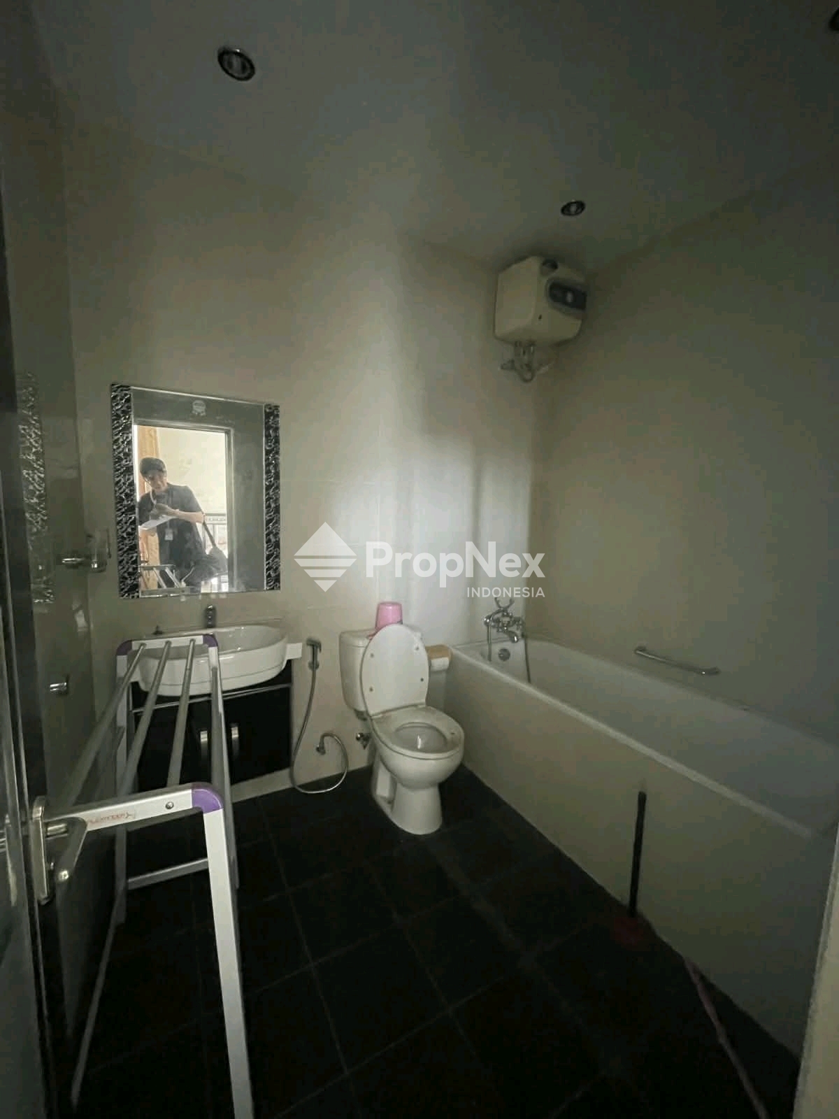 Rumah Modern 4KT Batam Centre Dekat Fasilitas Unggulan — foto 10