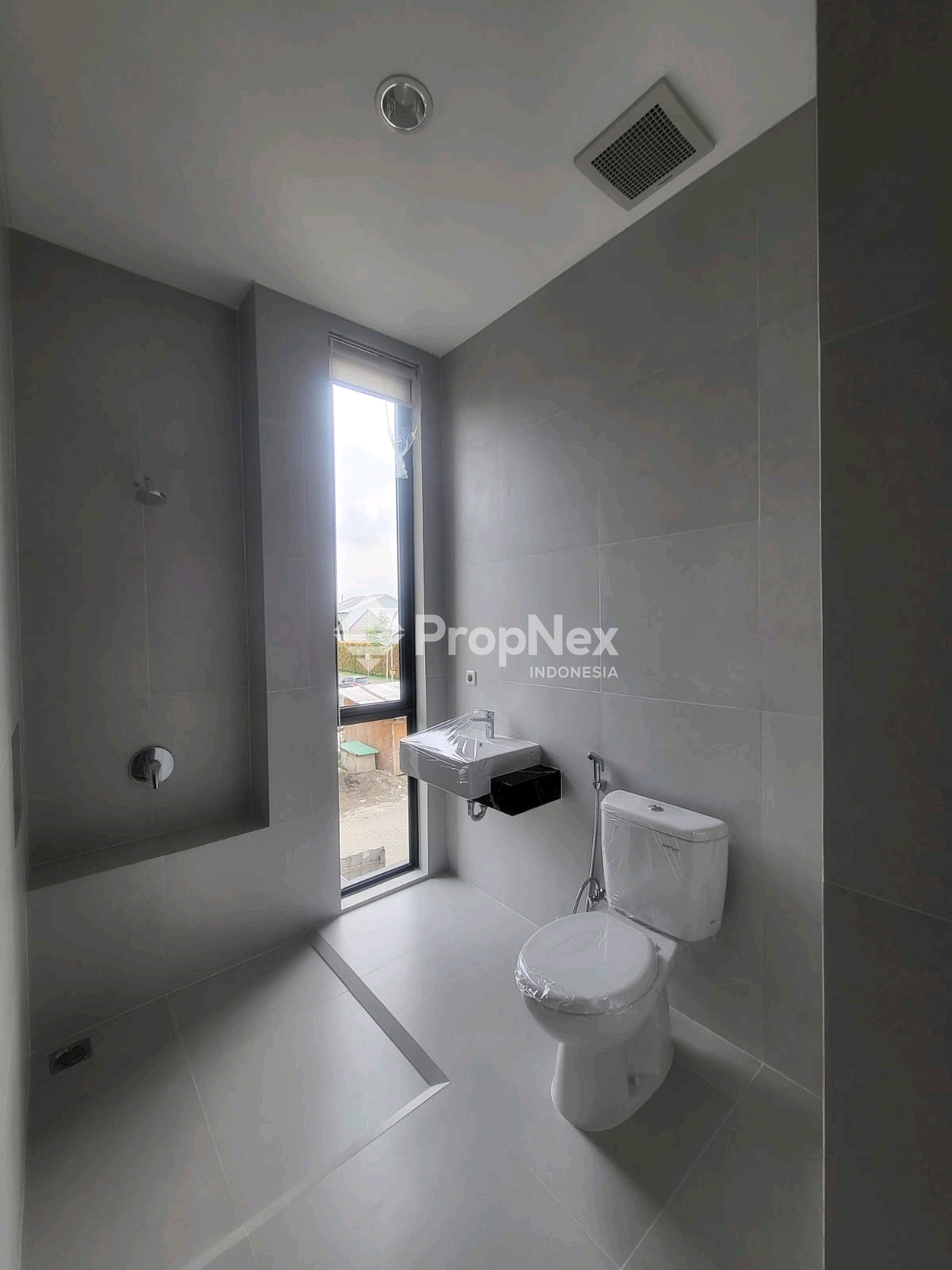 RUMAH BARU GREENLAKE CITRALAND (SIAP HUNI) — foto 2