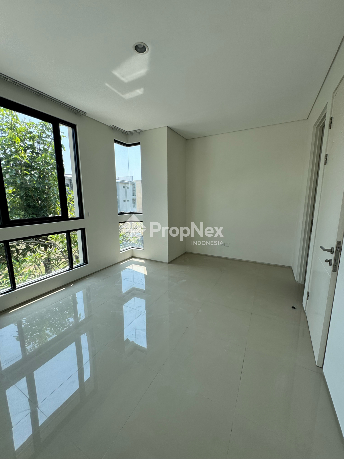Full Renov North West Lake Ciputra Kasih — foto 3