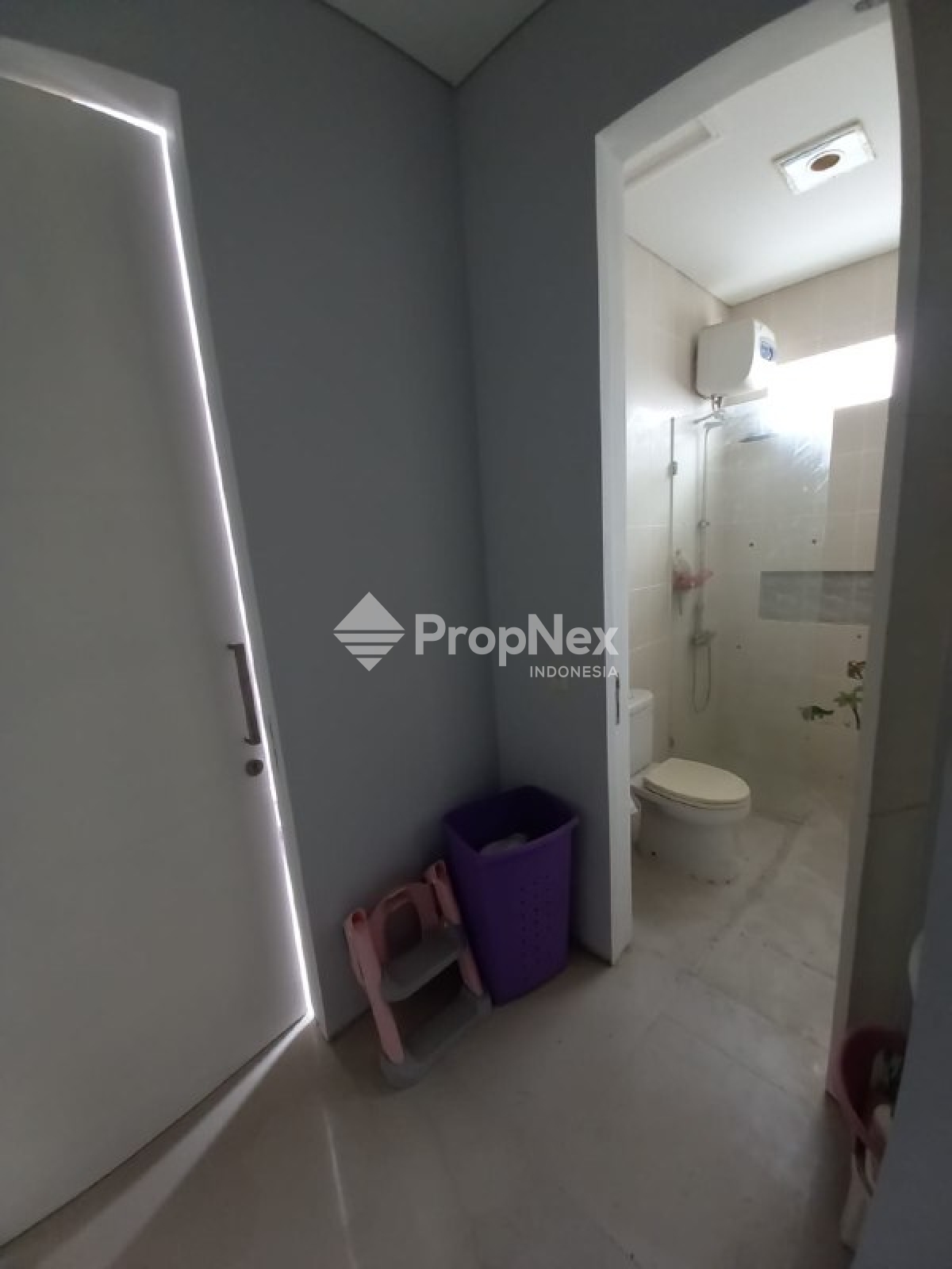 Rumah 2 Lantai Bagus Minimalis HGB di Citraland Utara — foto 2