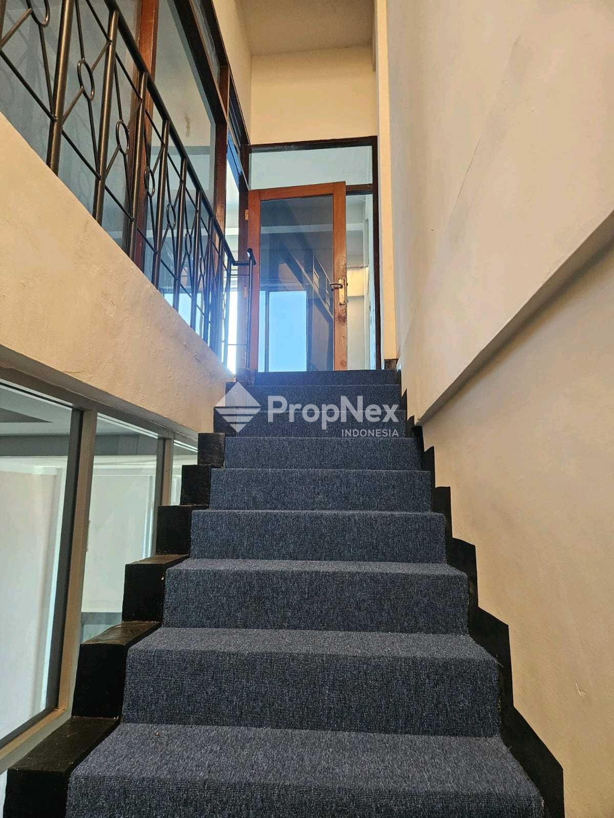 Ruko Strategis Klampis Megah Surabaya 3 lantai — foto 9