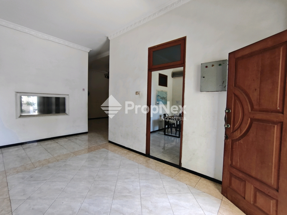 Rumah Strategis Petemon I Sawahan Cocok Untuk Usaha dan Hunian — foto 3