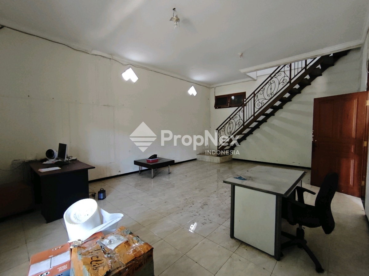 Rumah Strategis Petemon I Sawahan Cocok Untuk Usaha dan Hunian — foto 4