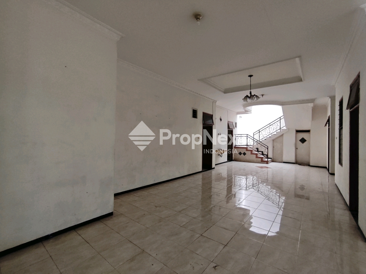 Rumah Strategis Petemon I Sawahan Cocok Untuk Usaha dan Hunian — foto 5