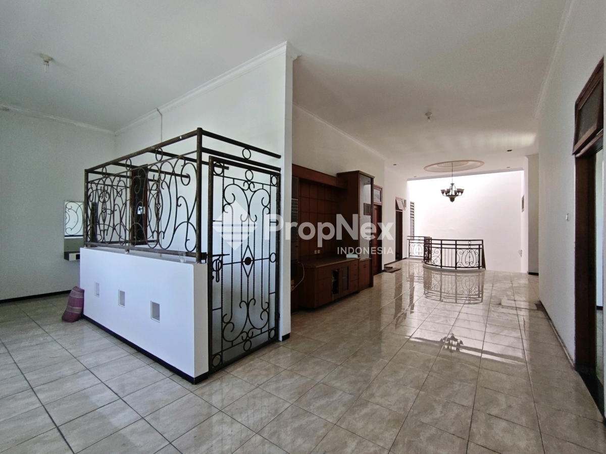 Rumah Strategis Petemon I Sawahan Cocok Untuk Usaha dan Hunian — foto 8