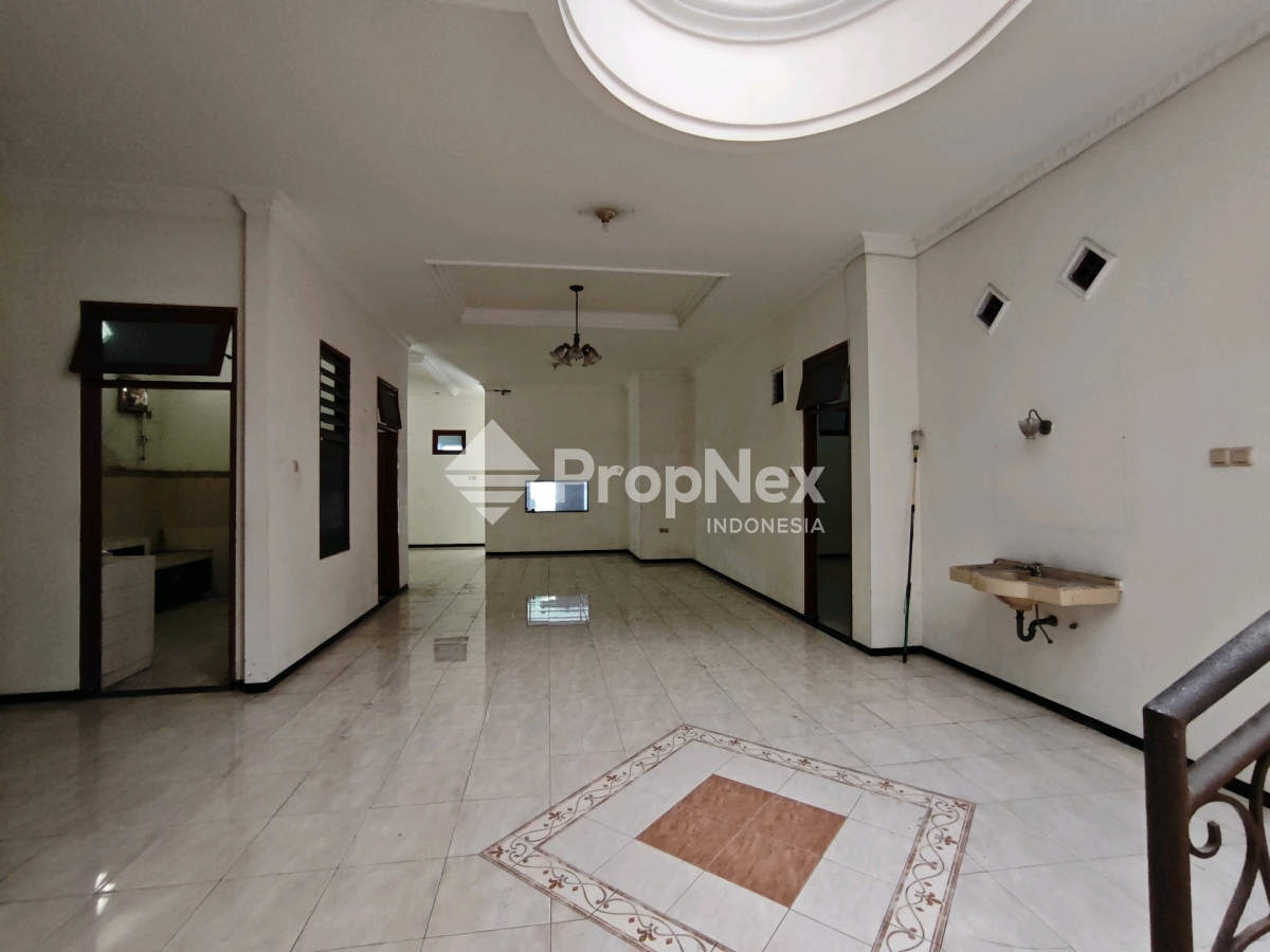Rumah Strategis Petemon I Sawahan Cocok Untuk Usaha dan Hunian — foto 10
