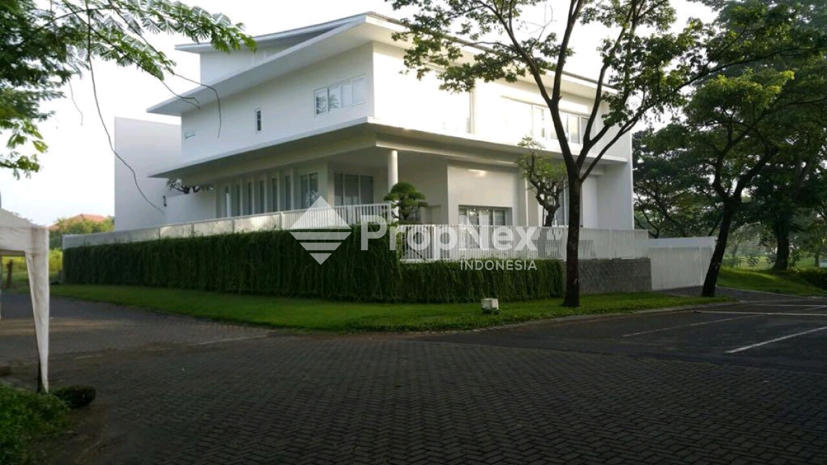 Rumah Villa Mewah Raya Bukit Golf International Citraland Surabaya — foto 2