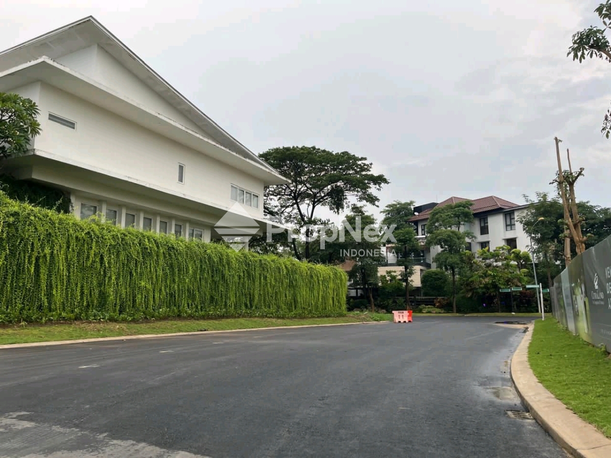 Rumah Villa Mewah Raya Bukit Golf International Citraland Surabaya — foto 3