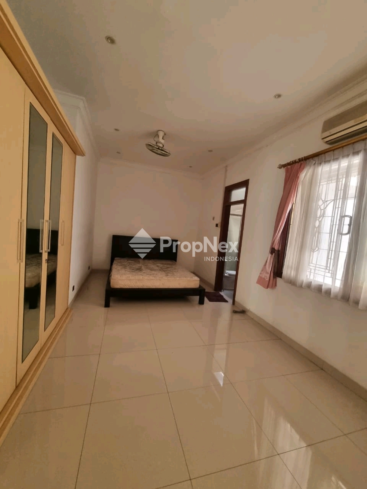 JUAL/SEWA RUMAH GRAHA FAMILY — foto 7