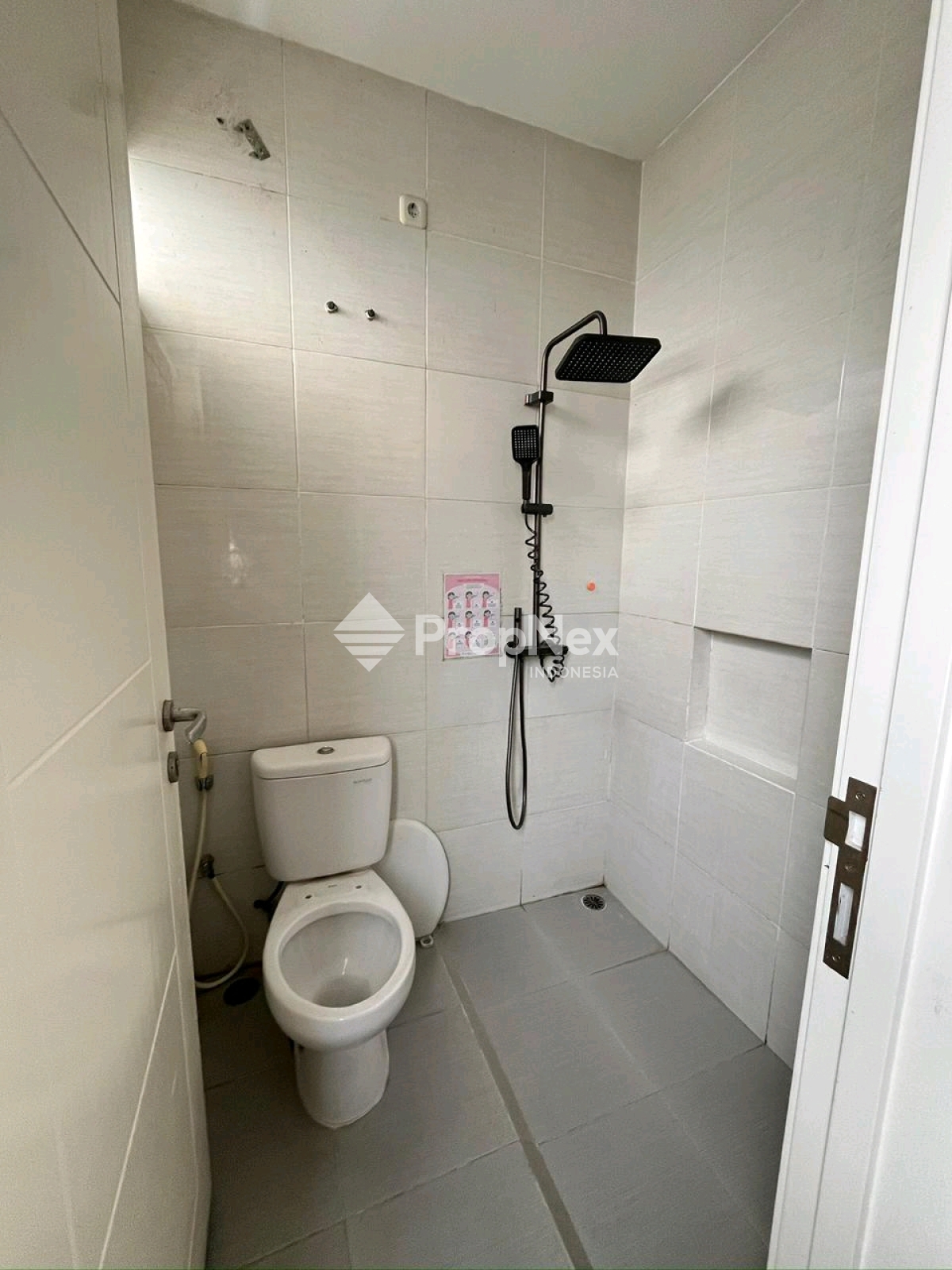 Rumah Baru Minimalis di Grand Harvest Wiyung dekat Royal Residence — foto 6