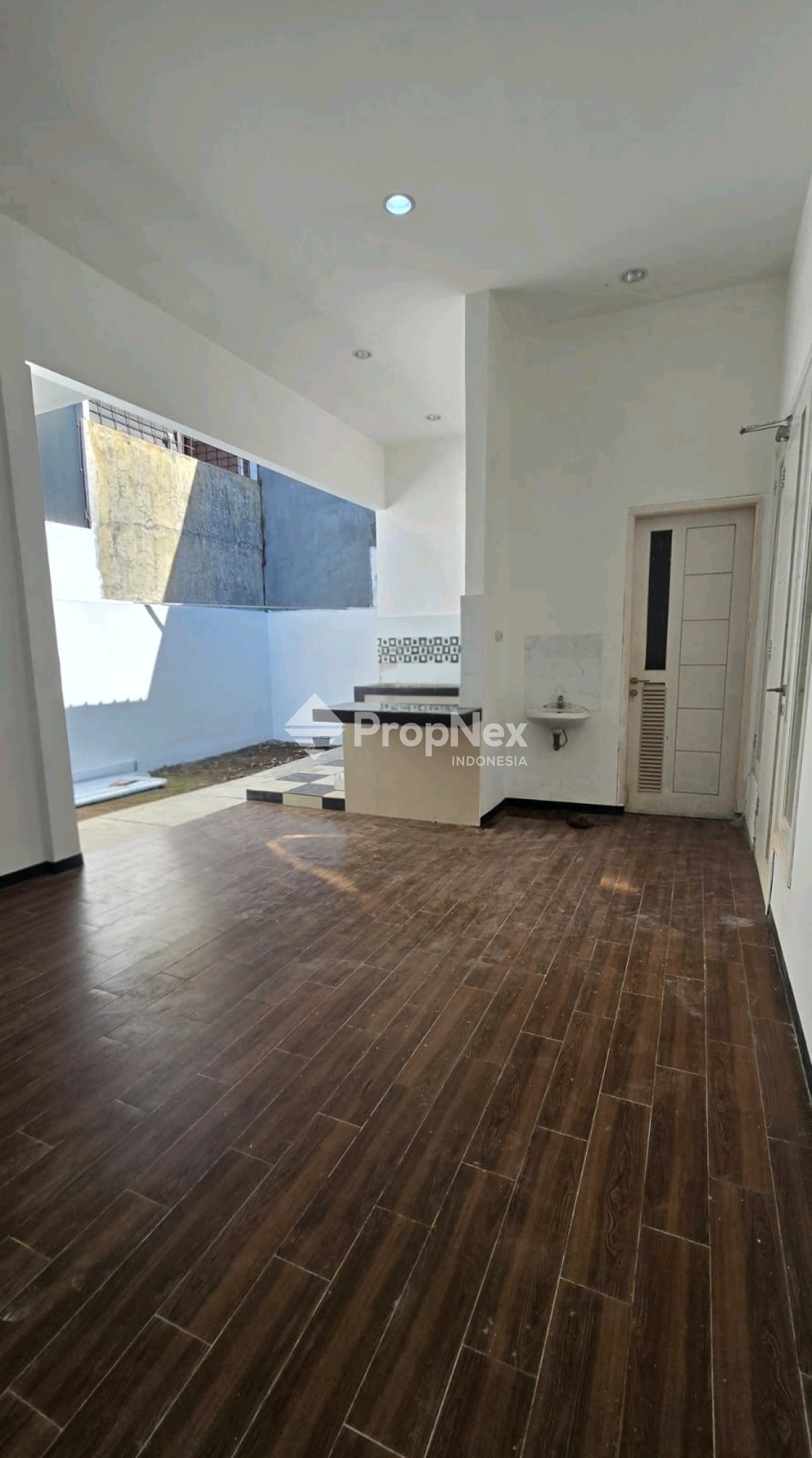 Rumah Wiguna Timur Regency, Surabaya — foto 2