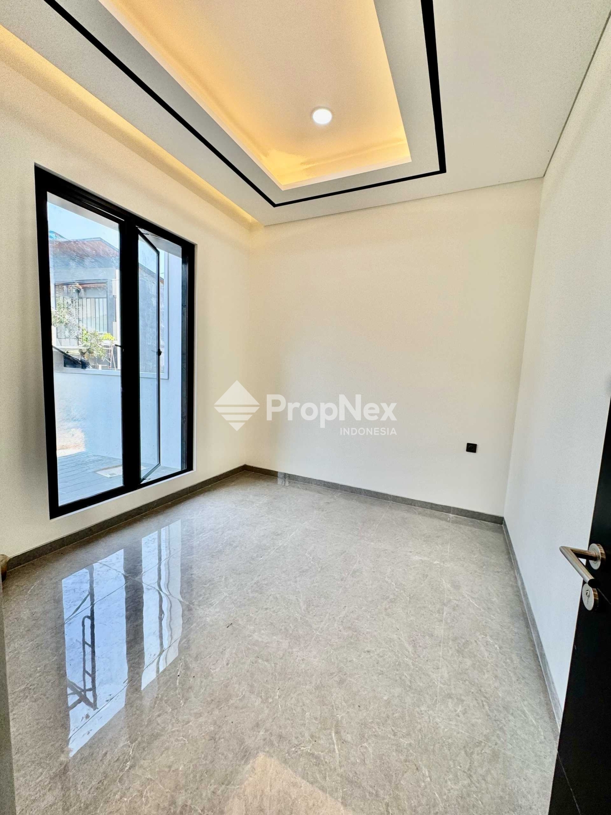 DIJUAL RUMAH CITRALAND UTAMA 4KT 2LT MODERN MINIMALIS BARU GRESS — foto 3