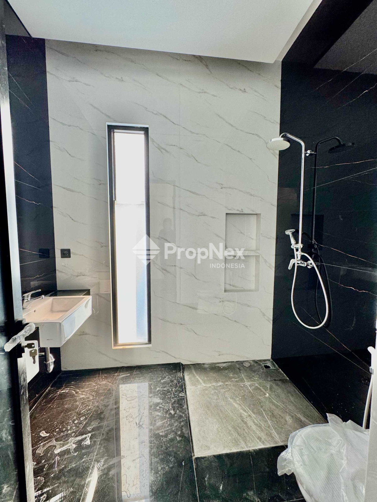 DIJUAL RUMAH CITRALAND UTAMA 4KT 2LT MODERN MINIMALIS BARU GRESS — foto 4