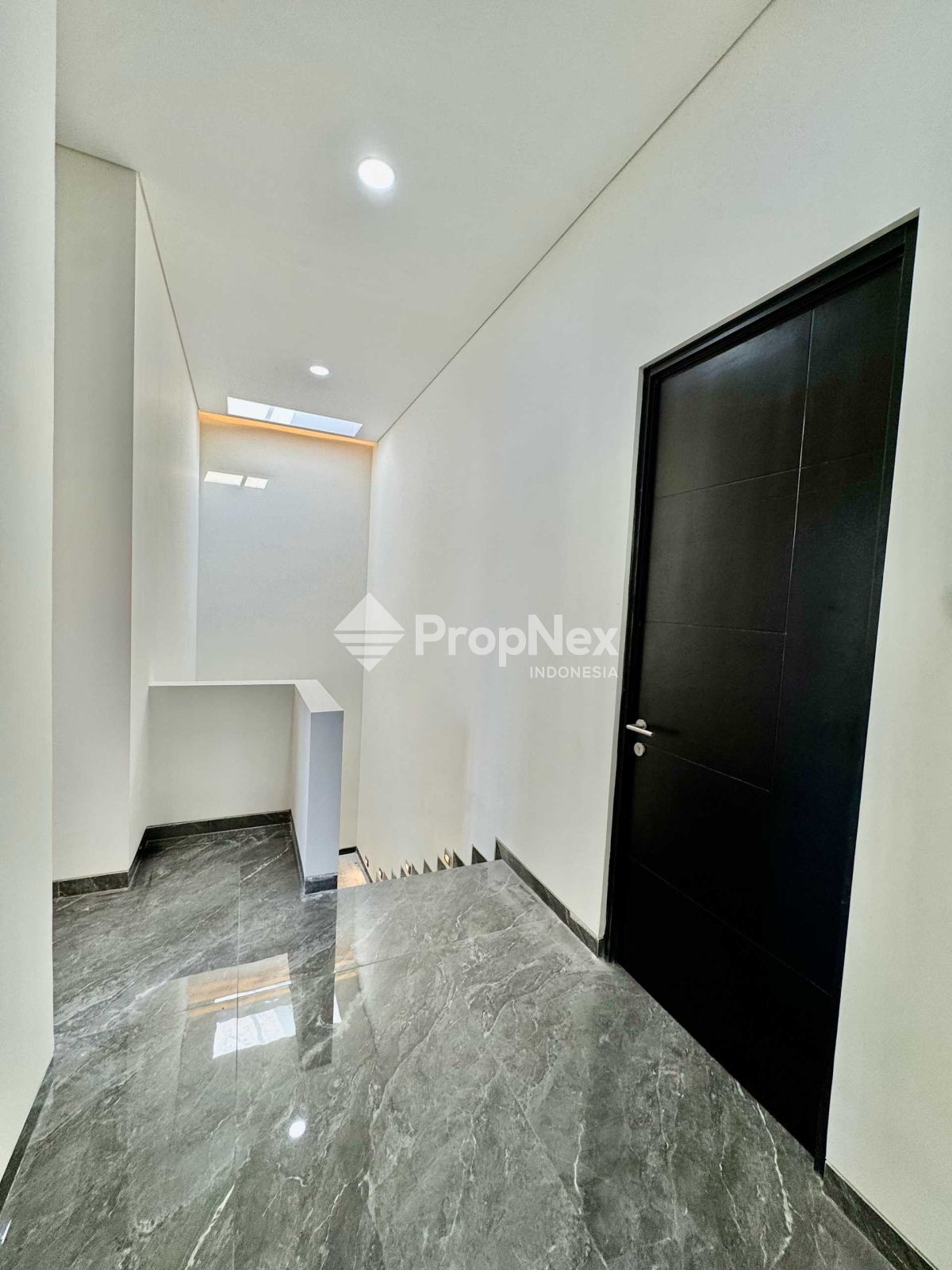 DIJUAL RUMAH CITRALAND UTAMA 4KT 2LT MODERN MINIMALIS BARU GRESS — foto 9