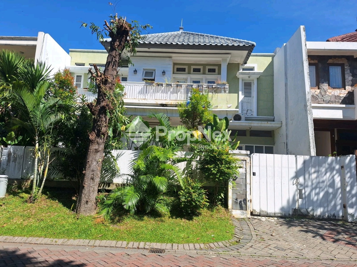 Graha Famili P: Hunian Luas 4KT, Siap Renovasi, Full Furnished