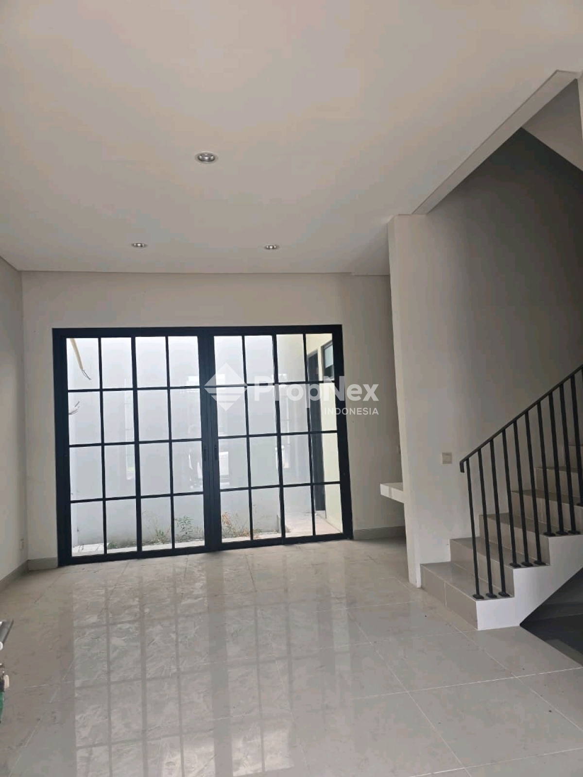 MURAH WHIYE HOUSE DIAN ISTANA DKT GRAHA PAKUWON WIYUNG — foto 2