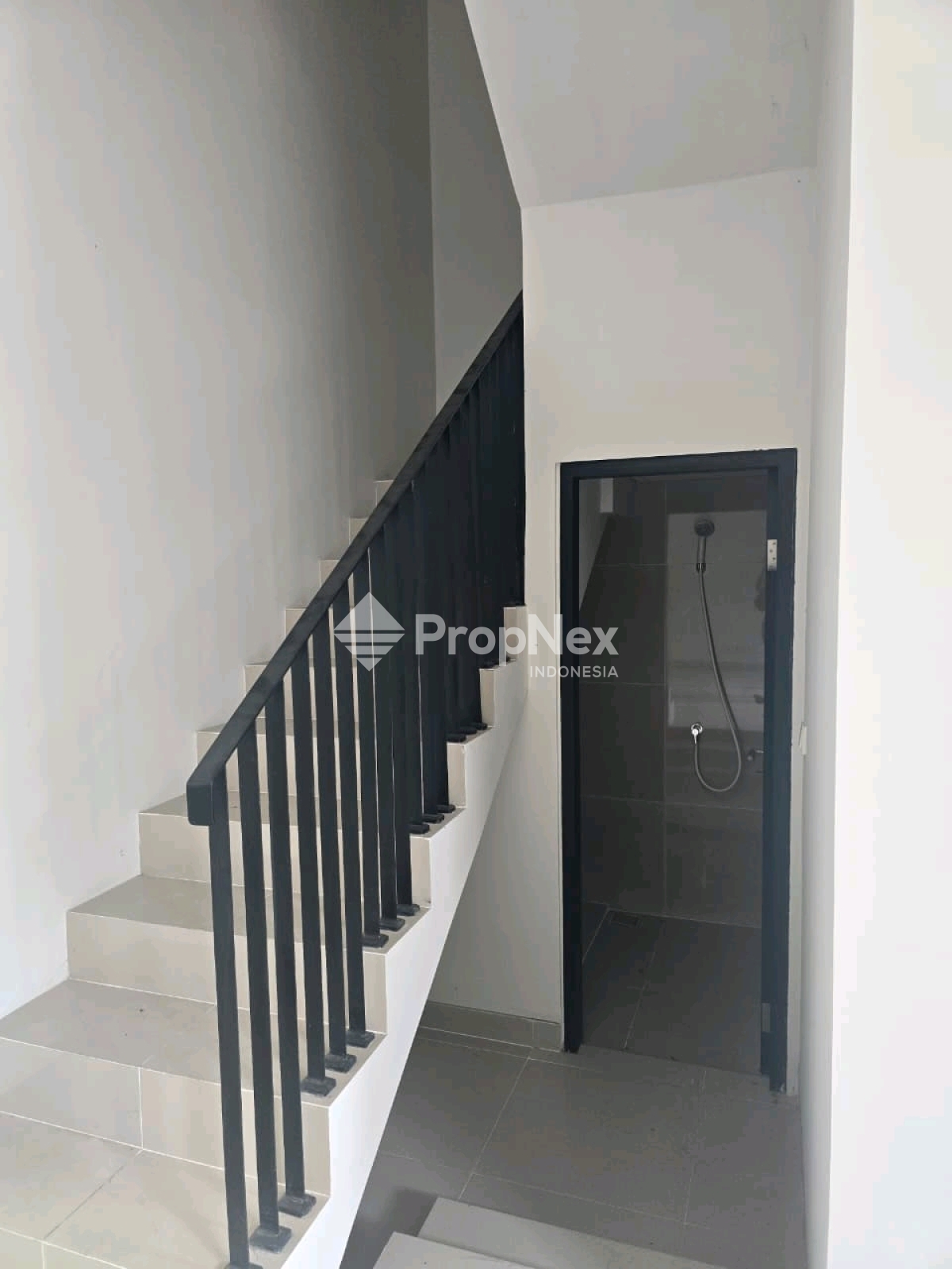 MURAH WHIYE HOUSE DIAN ISTANA DKT GRAHA PAKUWON WIYUNG — foto 3