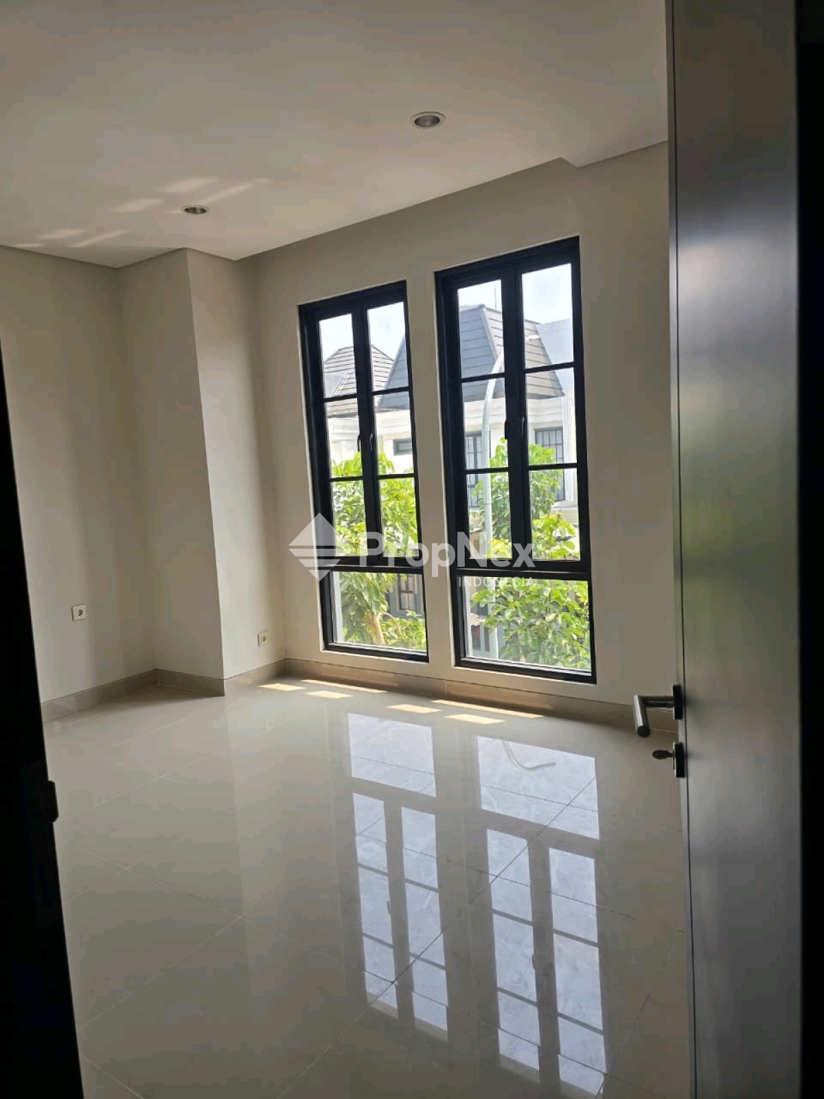 MURAH WHIYE HOUSE DIAN ISTANA DKT GRAHA PAKUWON WIYUNG — foto 8