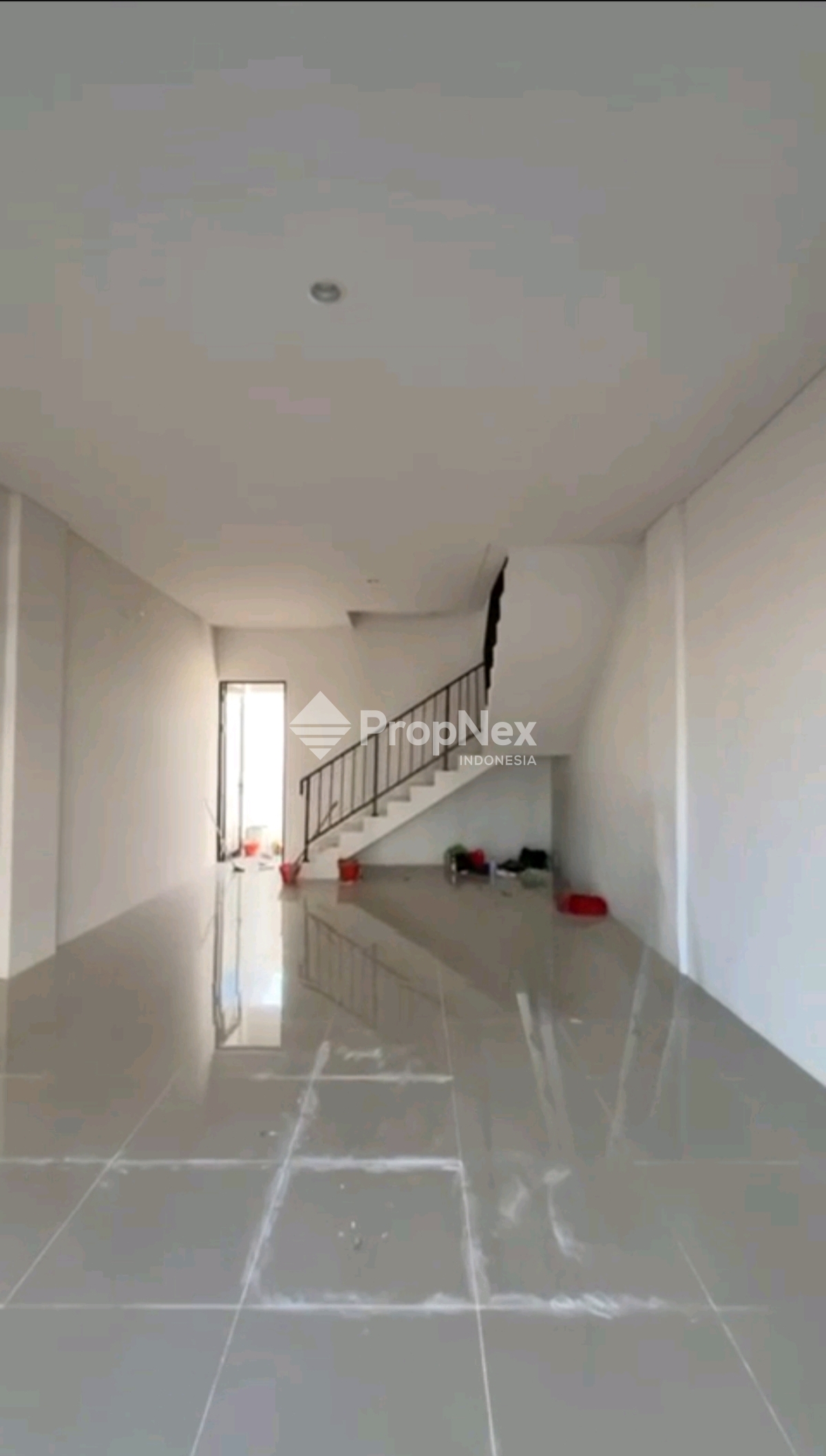 Disewakan Ruko CBD Driyorejo Baru Gress — foto 2