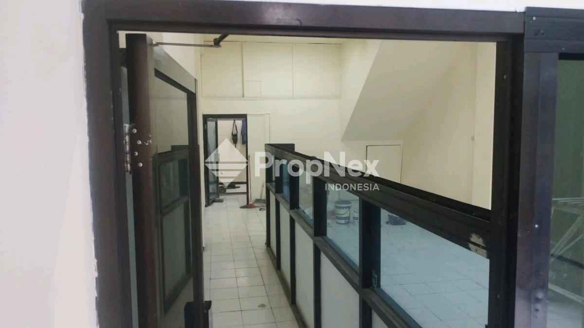 Disewakan Ruko Untuk Bank Ngagel Jaya Selatan — foto 2