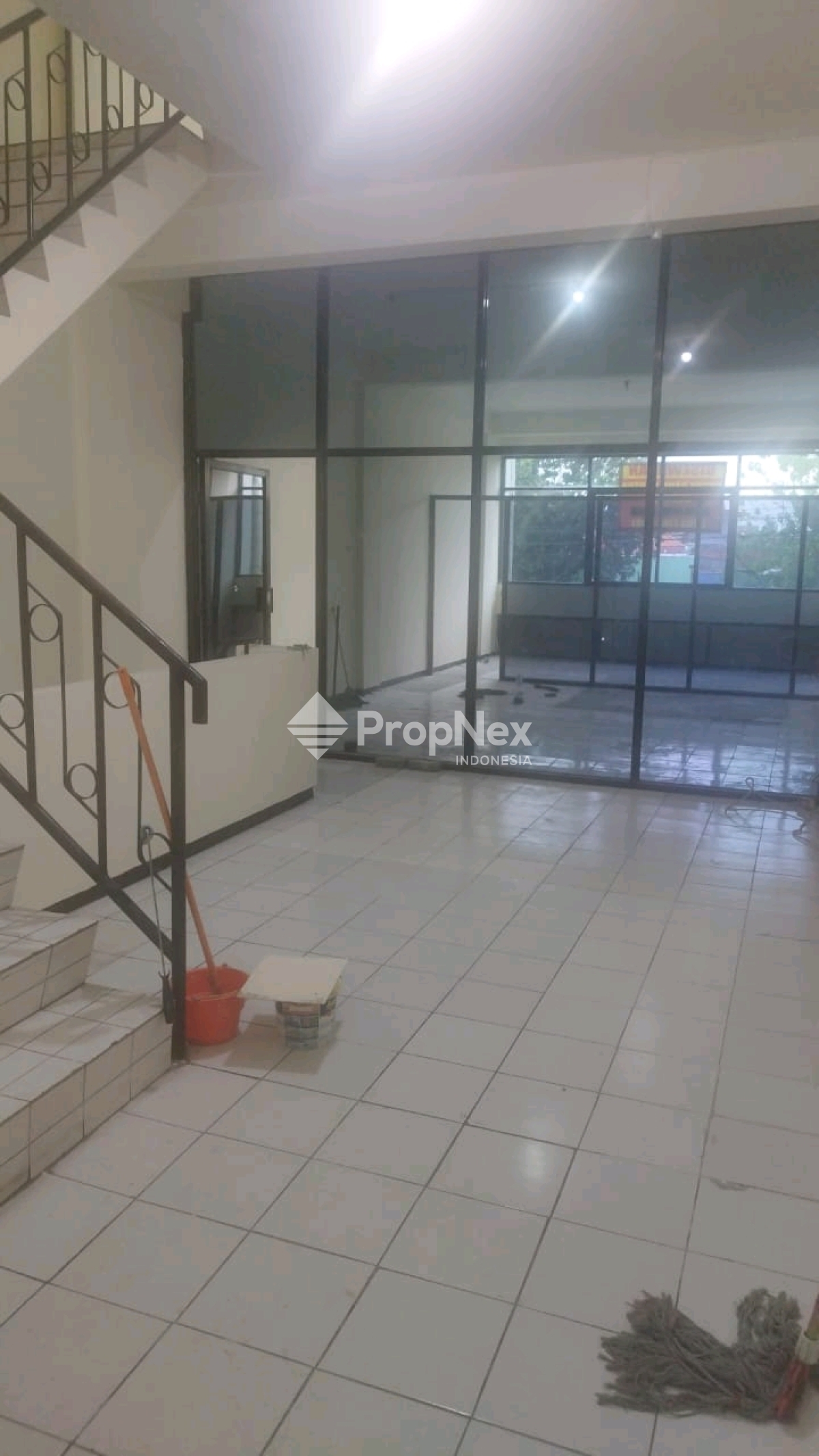Disewakan Ruko Untuk Bank Ngagel Jaya Selatan — foto 6