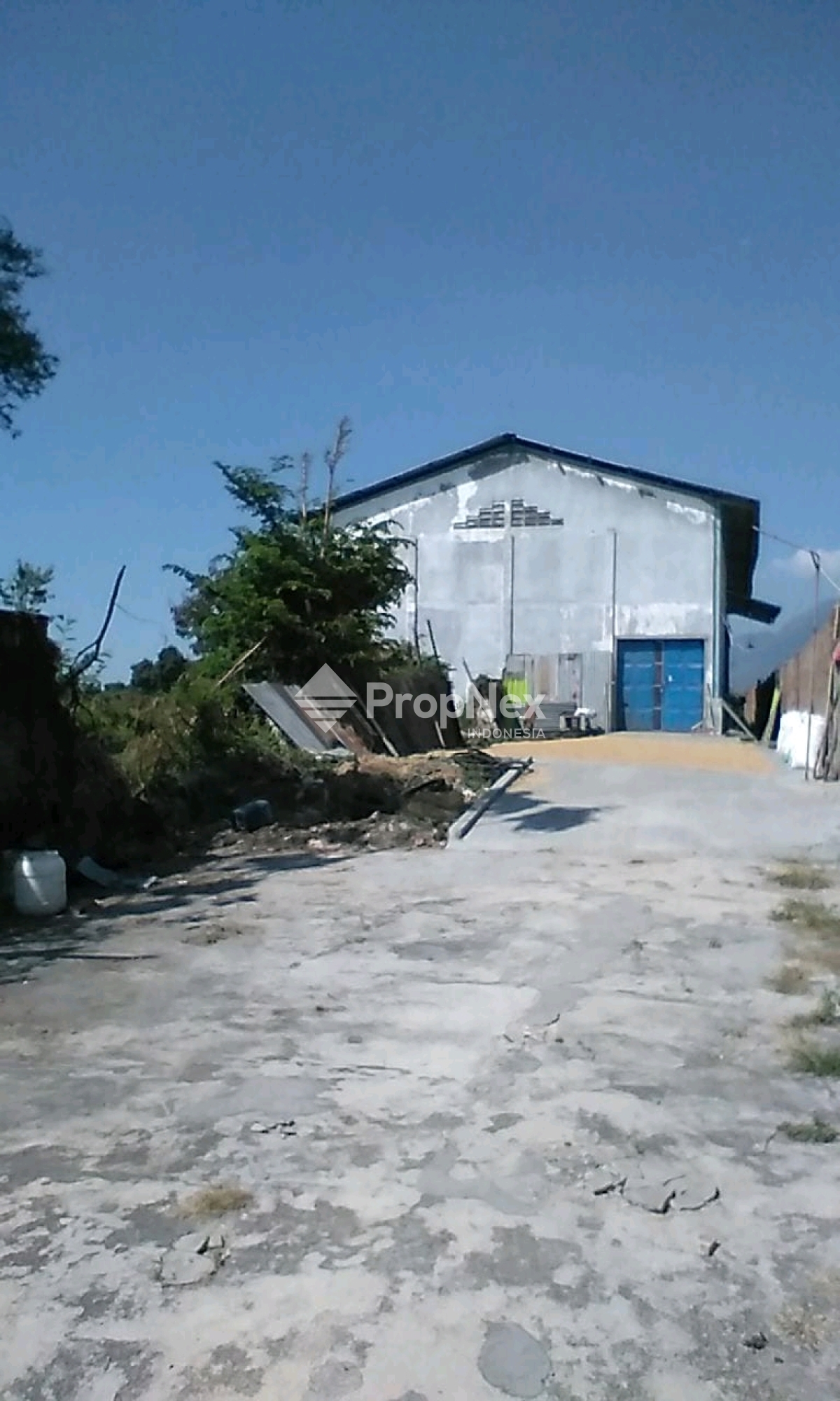 Gudang luas tempat sejuk
