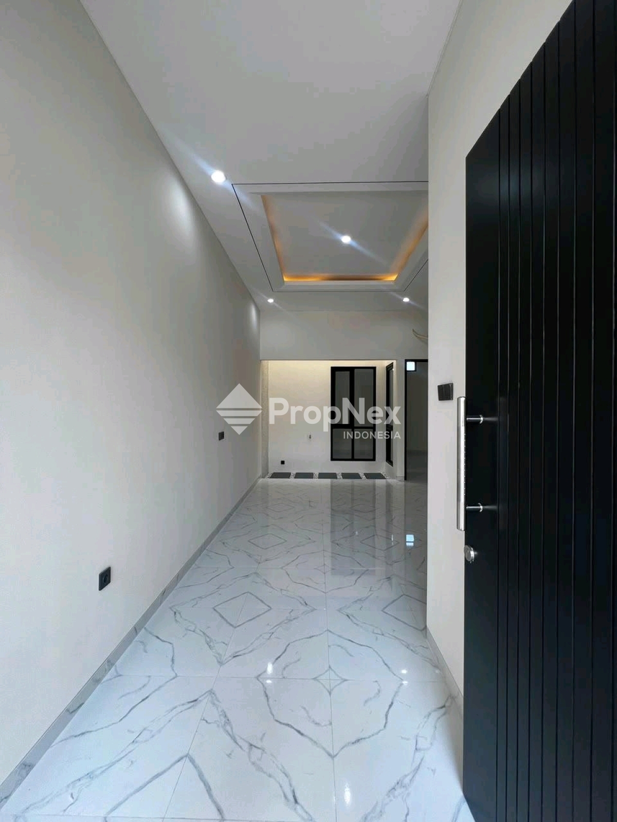 Rumah Mewah Sorento Pakuwon City Surabaya Utara Luas — foto 2
