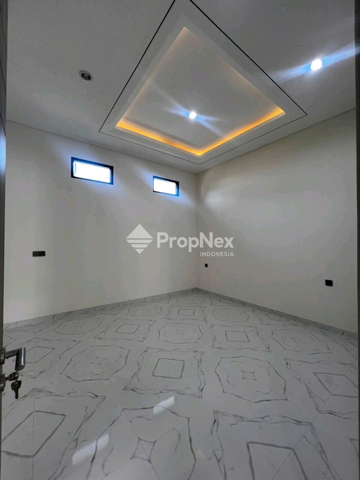 Rumah Mewah Sorento Pakuwon City Surabaya Utara Luas — foto 5