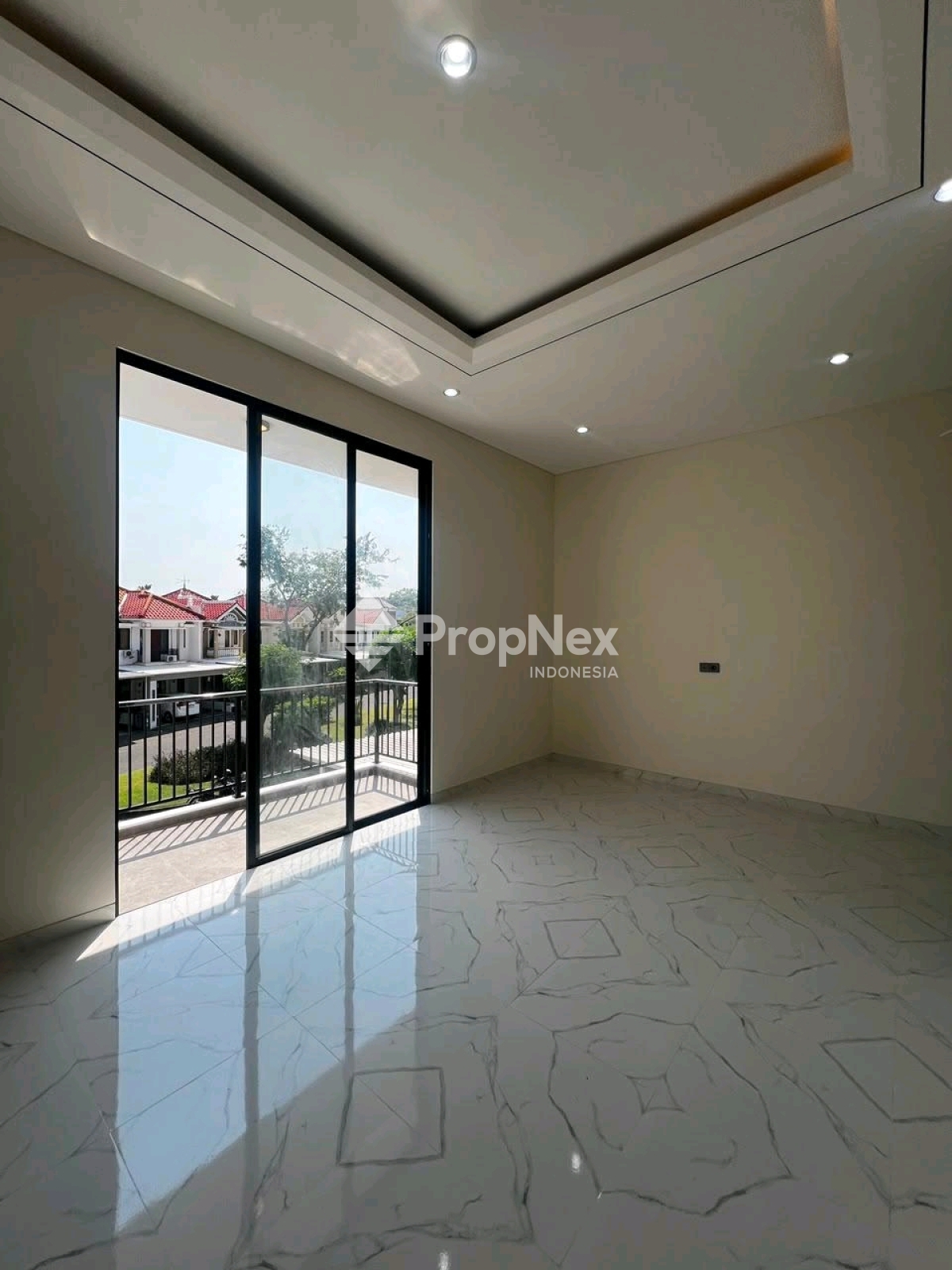 Rumah Mewah Sorento Pakuwon City Surabaya Utara Luas — foto 7