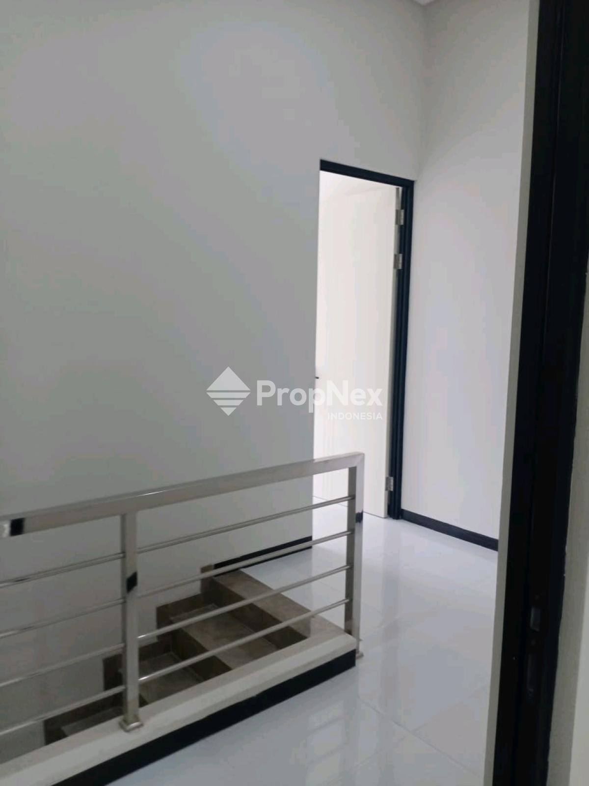Rumah Baru Modern 2 Lantai Villa KaliJudan Indah Surabaya — foto 4