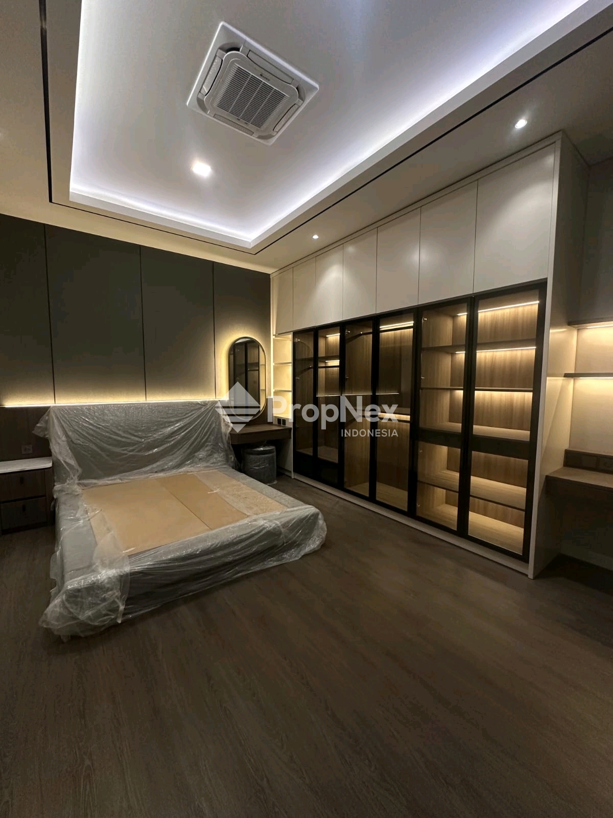 Dijual Rumah Private Lift Royal Residence Wiyung 4KT LT180m Attic Minimalis Mewah Semi Furnish Dekat Pakuwon Mall dan Tol Surabaya Barat
