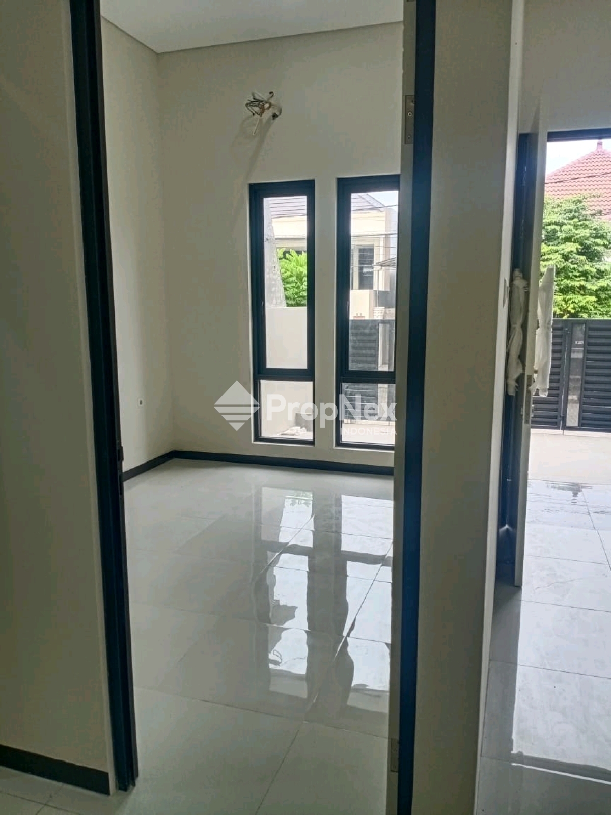 Rumah Baru Modern 2 Lantai Villa KaliJudan Indah Surabaya — foto 2